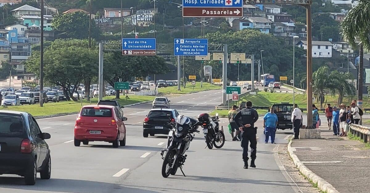 Mulher é atropelada e morre na hora em avenida movimentada de Florianópolis