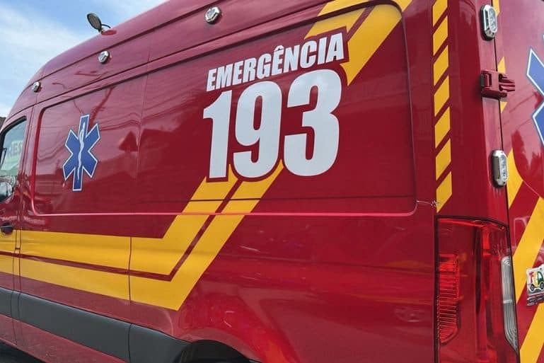 Aventura no mar quase termina em morte: argentina cai de parasail e é socorrida em Porto Belo