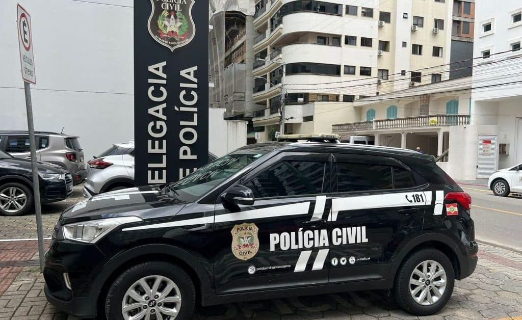 Homem invade casa da ex-companheira e a agride com socos e garrafa em Bombinhas