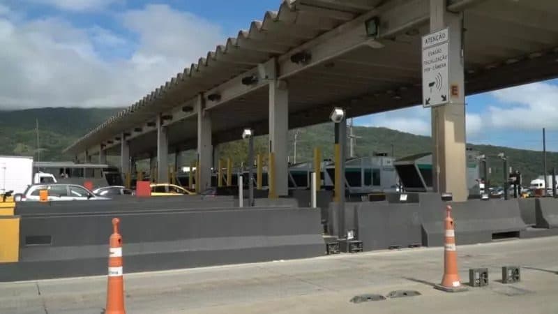 Motoristas reclamam de filas em pedágios da BR-101 e Procon SC abre investigação