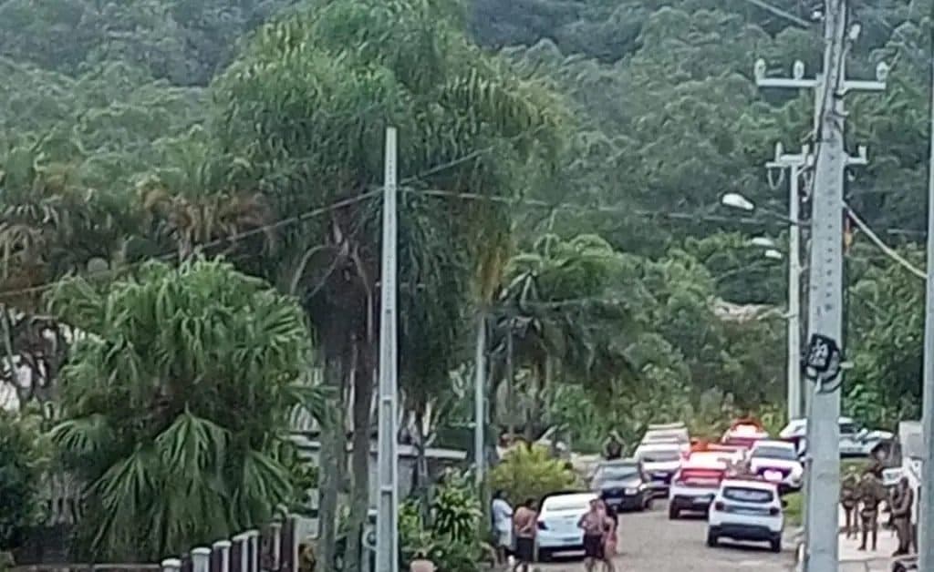 Neto ameaça avó e ataca PM em Criciúma: irmã tenta interferir e também é presa