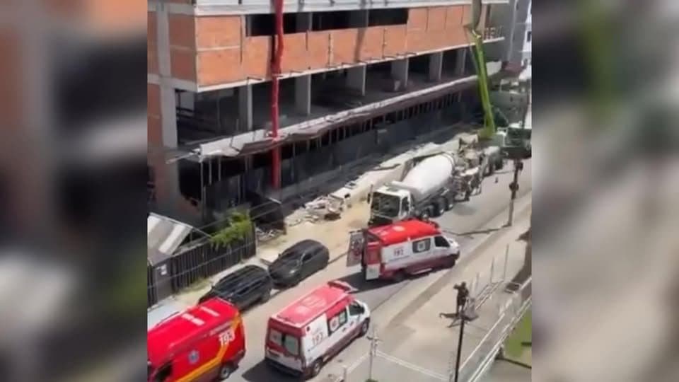 Laje de hospital em construção desaba e deixa trabalhadores feridos na Grande Florianópolis