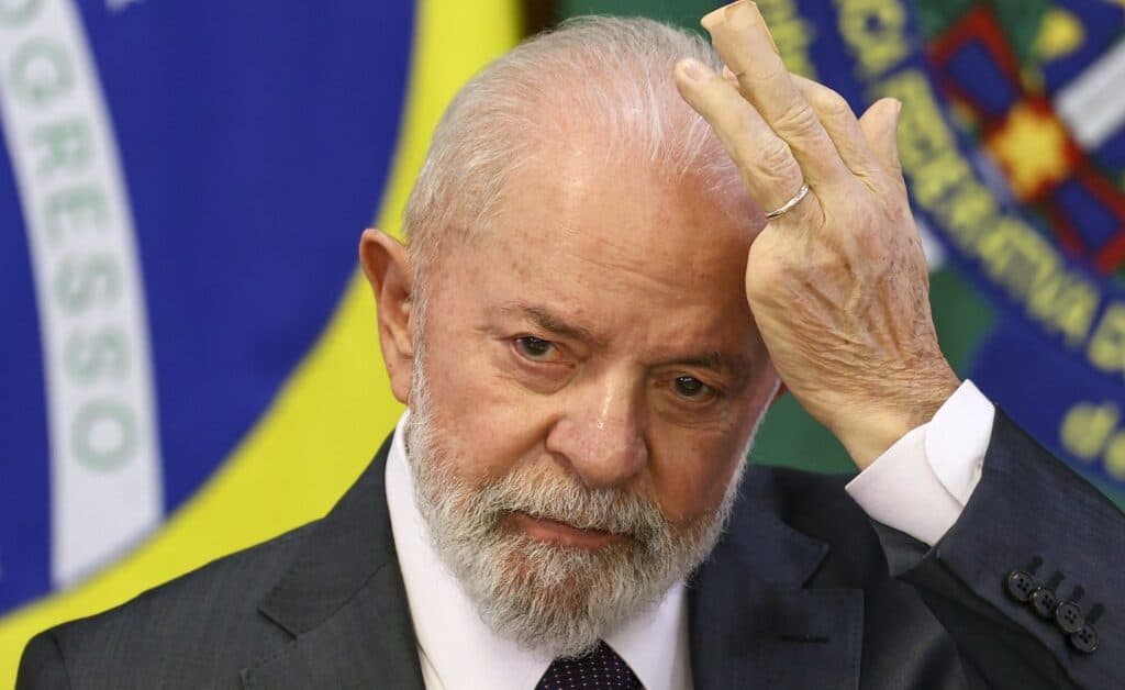 “Queda livre”: Aprovação do governo Lula despenca enquanto rejeição dispara para 44% revela pesquisa