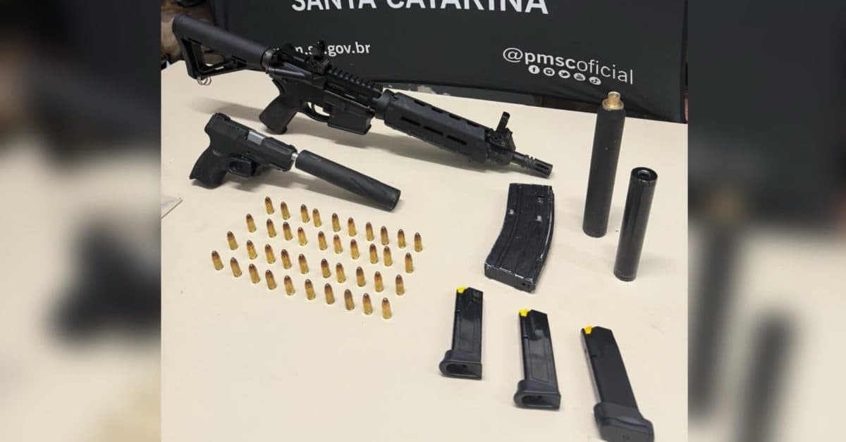 Fuzil de guerra escondido em mata é encontrado pela polícia em Florianópolis