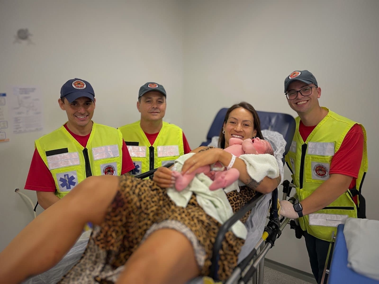 Bebê nasce no sofá de casa e surpreende bombeiros em Brusque