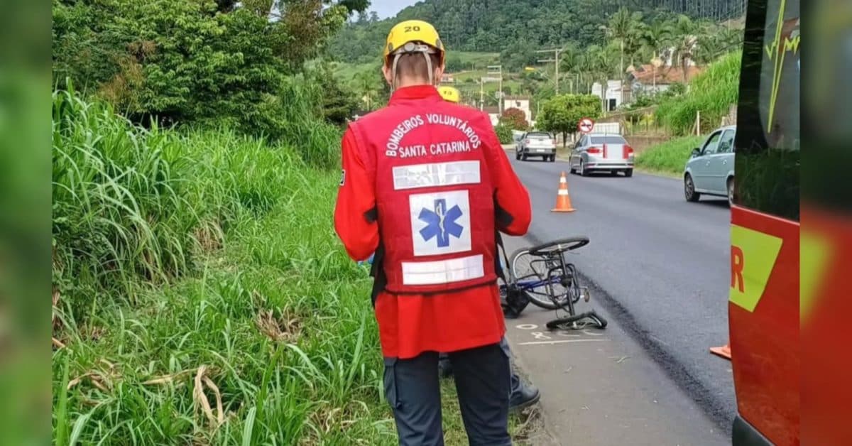 Idoso morre após colisão entre carro e triciclo na SC-340