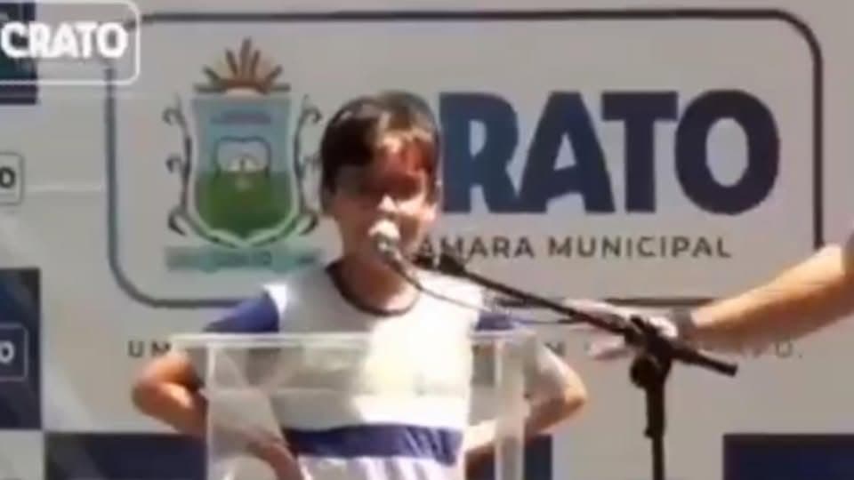 Criança surpreende ao cobrar “picanha e café” durante sessão com a comunidade