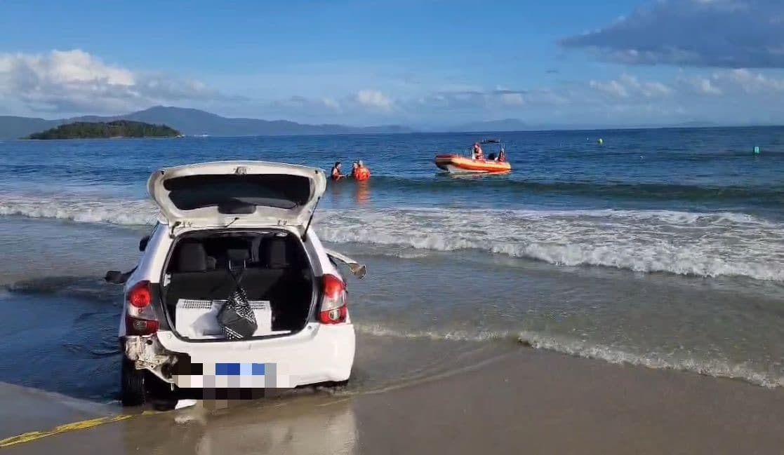Perseguição em Florianópolis: motorista foge da PRF, abandona carro na praia e se joga no mar