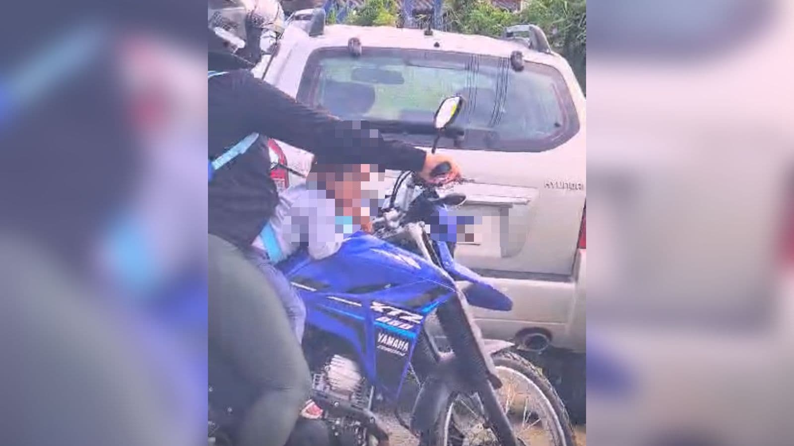 Mãe é flagrada andando de moto com criança sem capacete em Itajaí