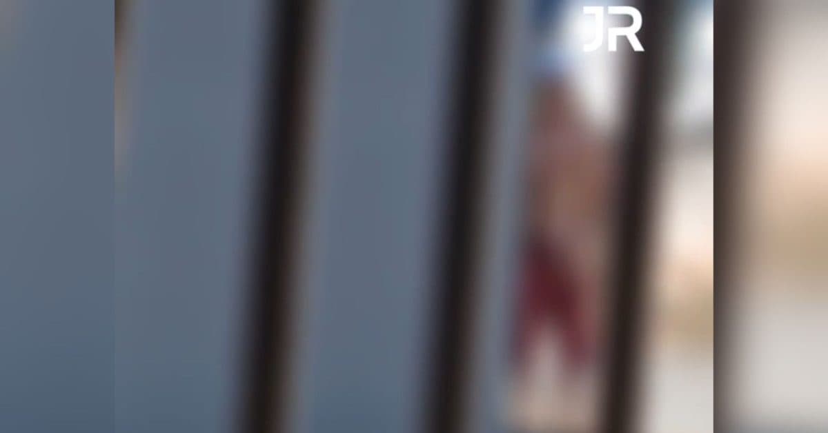 Homem é flagrado se masturbando em frete de residências em Joinville