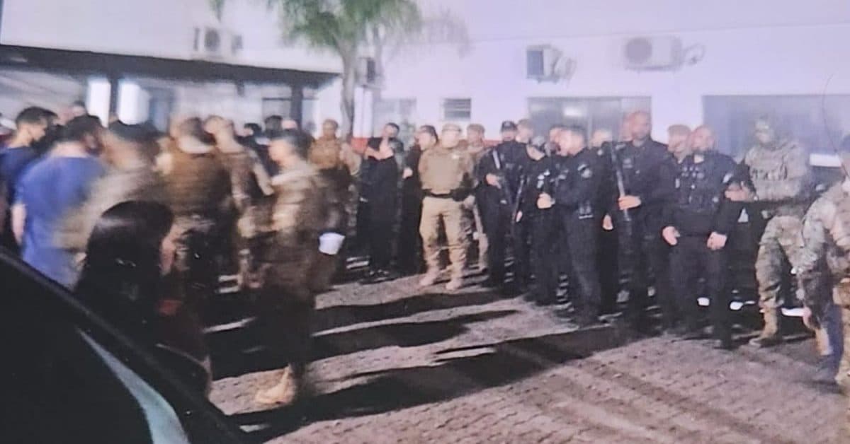Rebelião chega ao fim e refém é libertado em presídio de Itajaí