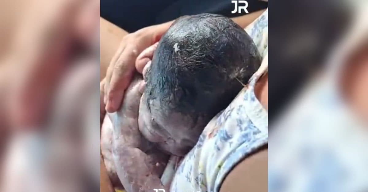 Bebê nasce em carro da família a caminho de hospital em Santa Catarina