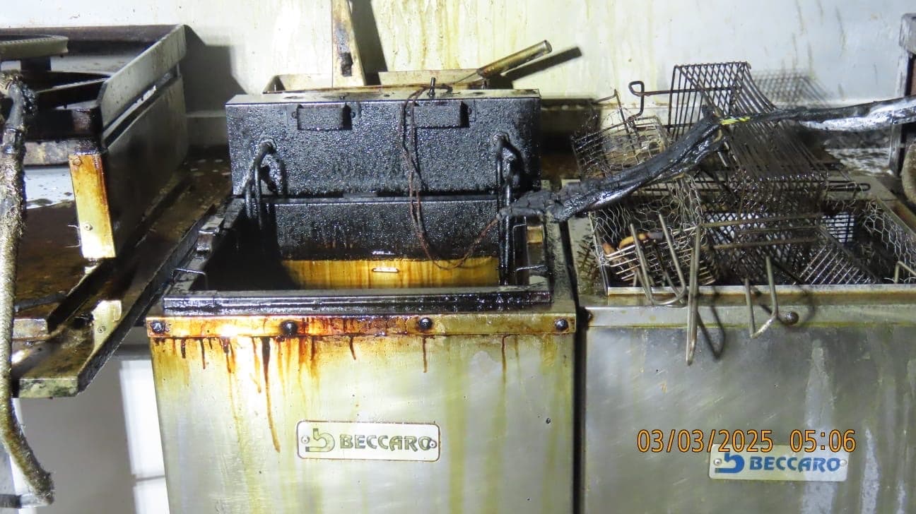 Hamburgueria pega fogo durante em Blumenau e cliente vai parar no hospital 