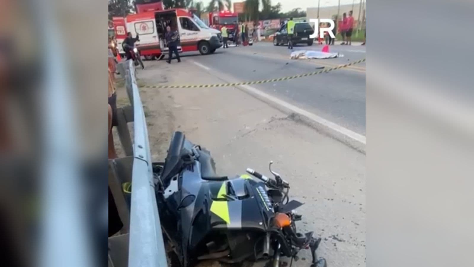 Acidente gravíssimo despedaça moto, mata um e deixa outro em estado grave na BR-282