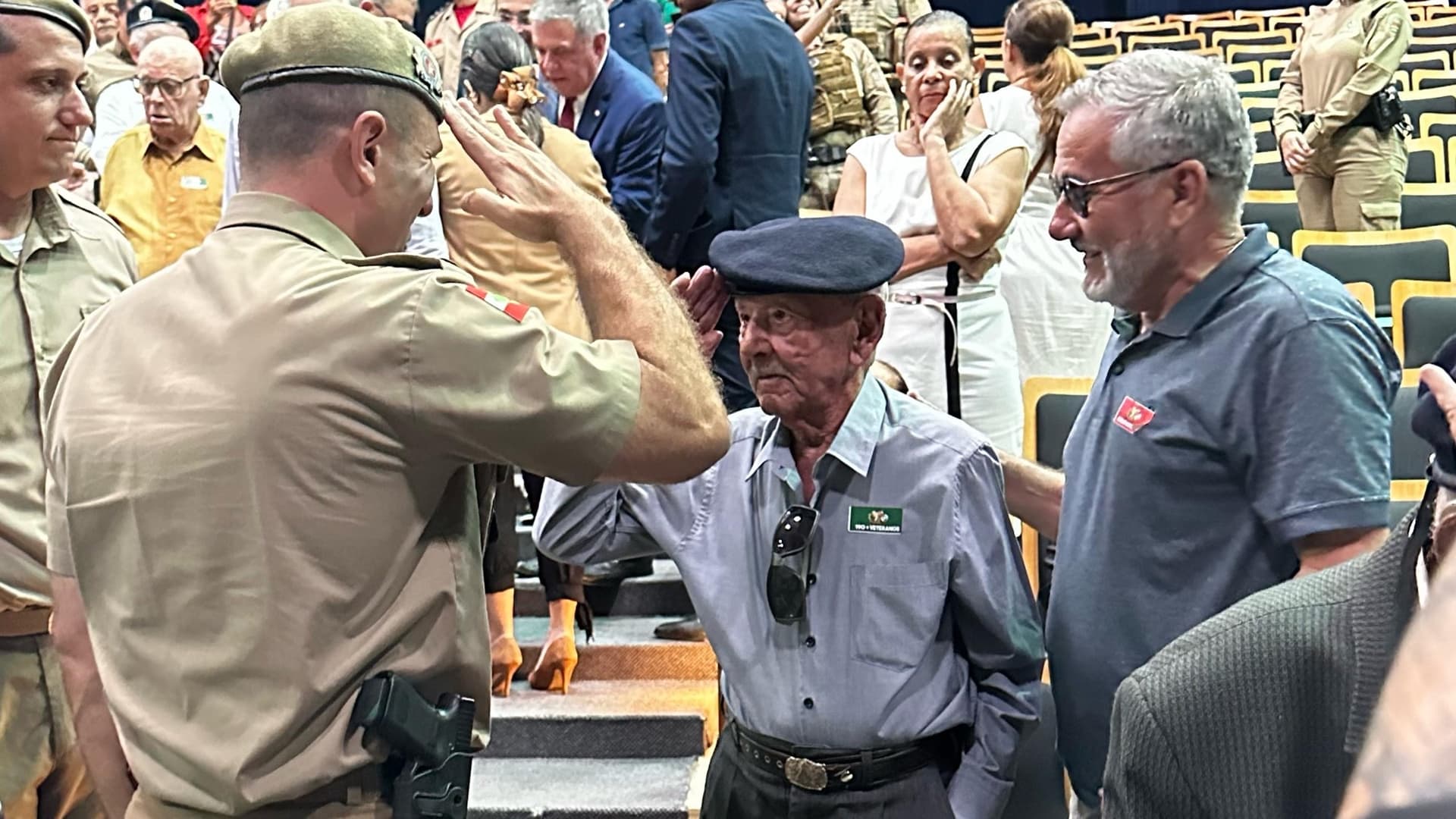 Heróis da farda: PM de SC homenageia 190 veteranos que marcaram a história da corporação