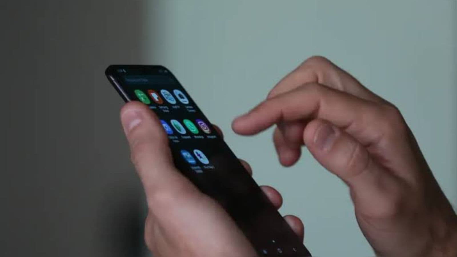 Governo vai enviar notificações via WhatsApp para recuperar celular roubado