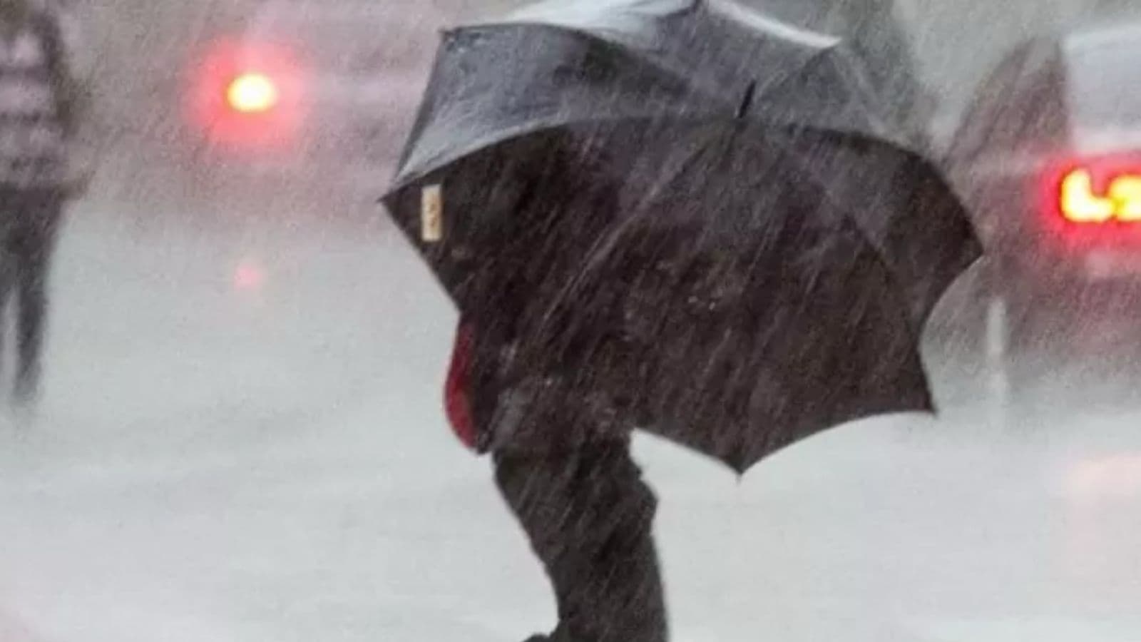 Frente fria traz chuva e risco de temporais em Santa Catarina