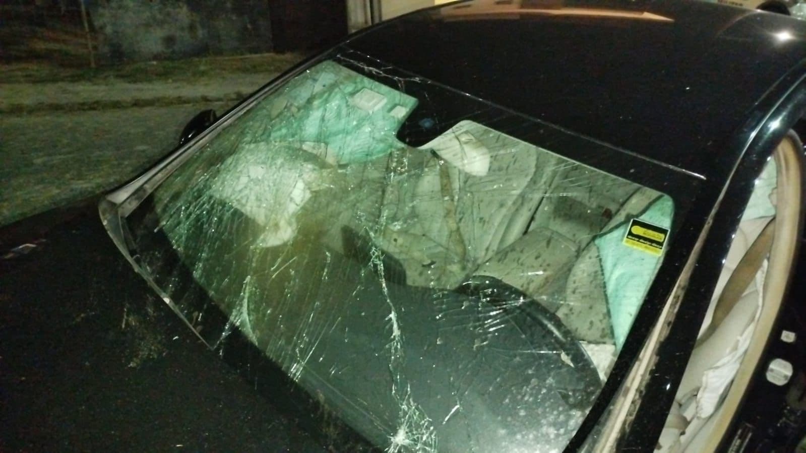 Duas pessoas ficam feridas em colisão entre três carros em Bombinhas