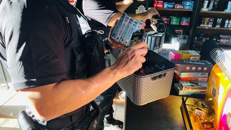 Venda clandestina de vapes é alvo de operação da PF em SC; dupla acaba presa