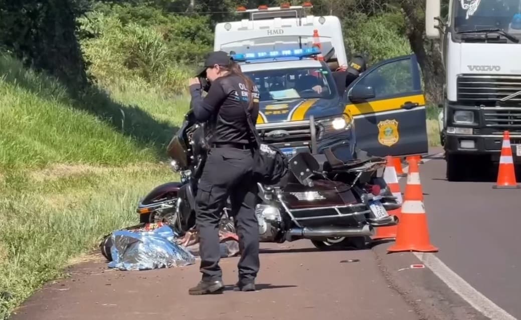 Moto de Camboriú sofre falha em alta velocidade e passageira morre em queda violenta na BR-277
