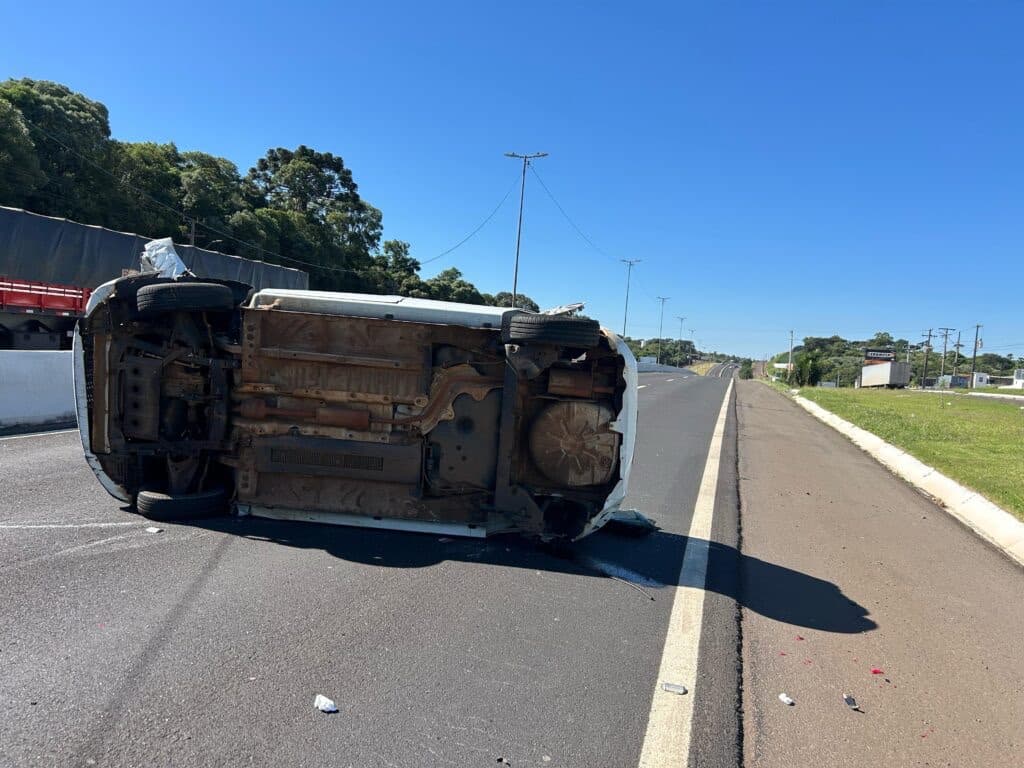 Condutora morre após capotamento na BR-480 em Chapecó