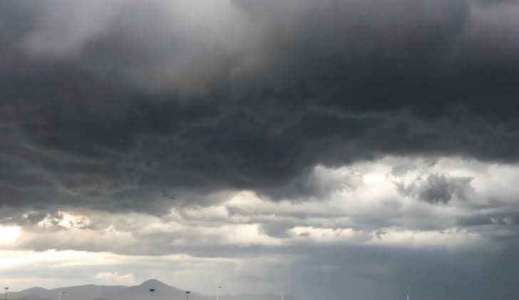 Calor se despede e chuva chega com força a Santa Catarina