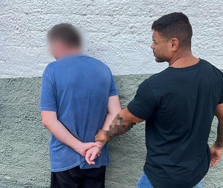 Condenado a 20 anos por estuprar enteada de 8 anos é preso em Blumenau