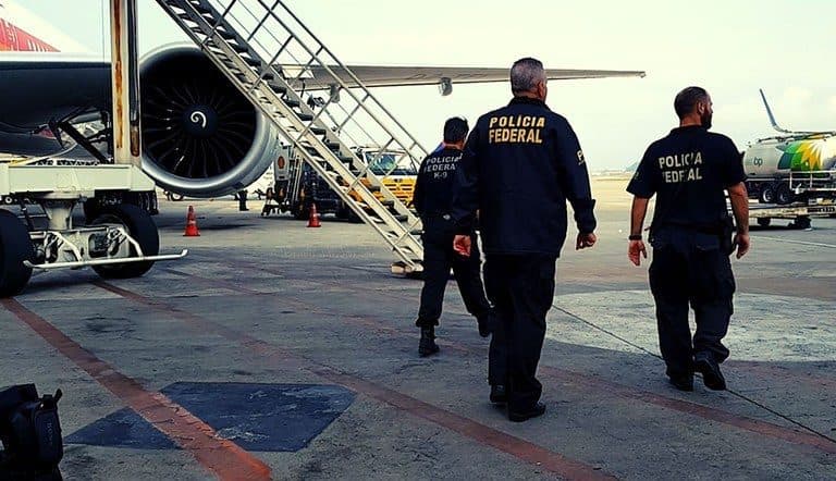 Britânico acusado de tráfico de drogas é extraditado de Santa Catarina para a Inglaterra