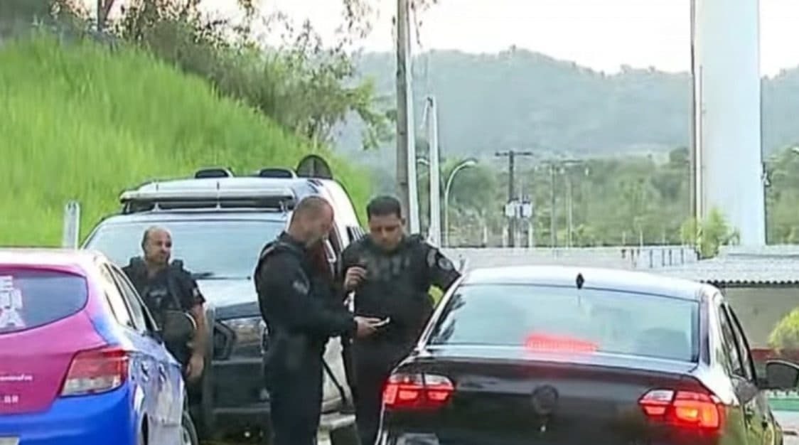 Detentos transformam ventilador em arma e fazem agente refém por oito horas em presídio de Itajaí