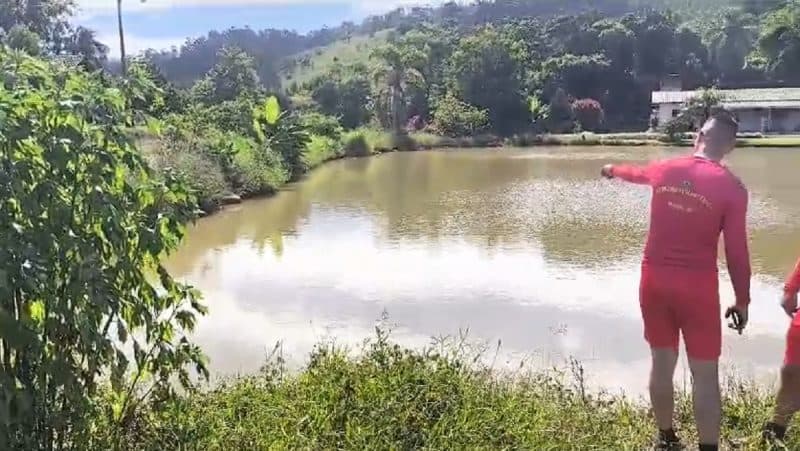 Menino de 2 anos morre após se afogar em lagoa em SC