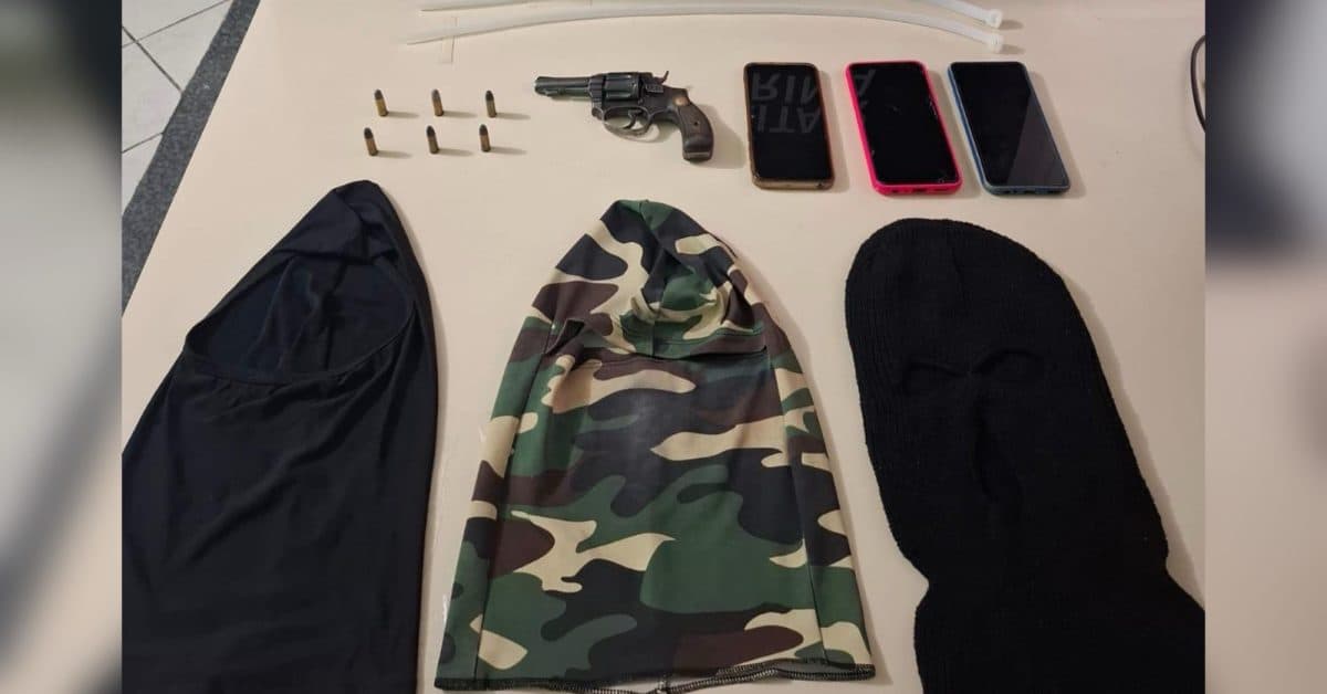 Trio é preso com arma e balaclavas na madrugada em São José; polícia suspeita de planos para assaltos