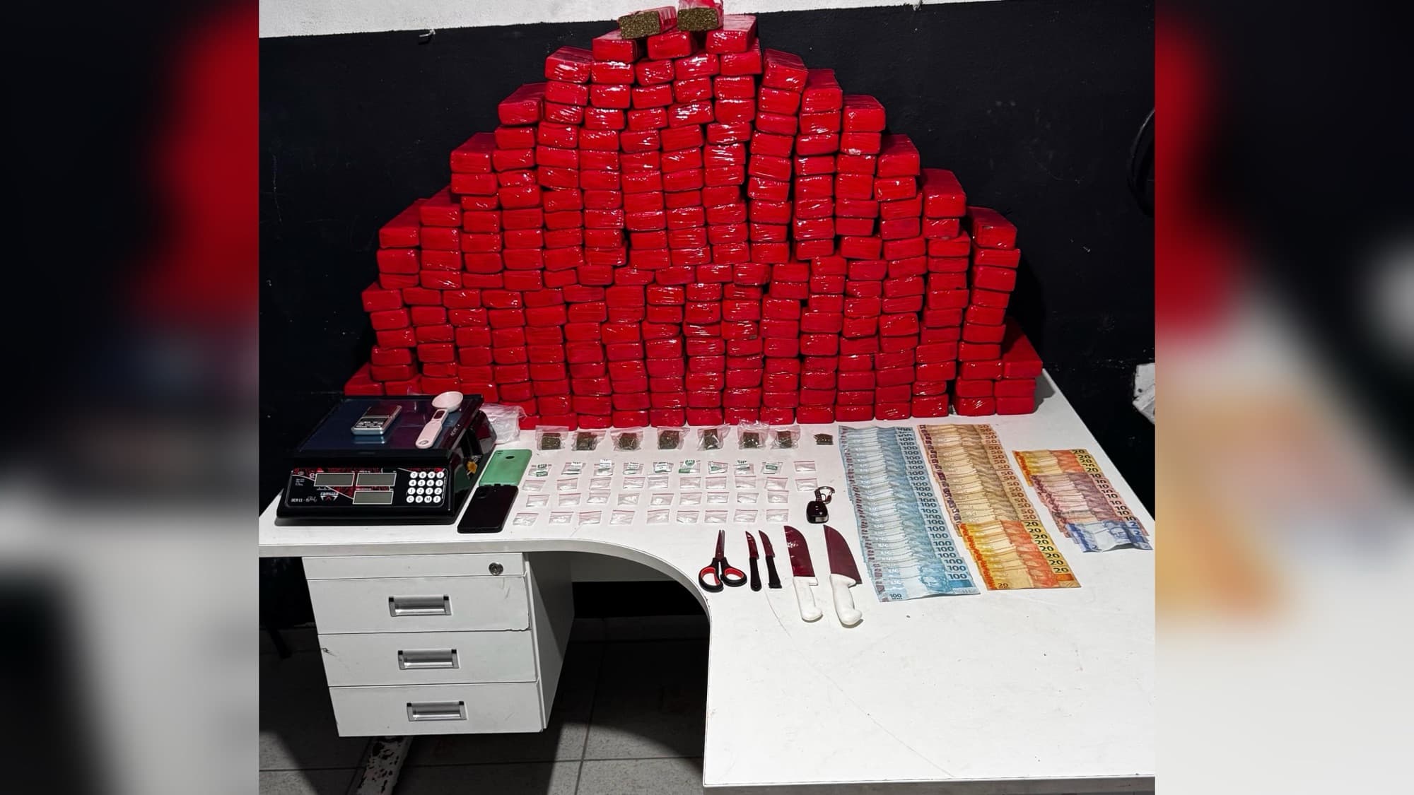Traficante é flagrado com mais de 171 kg de maconha e R$ 4 mil em dinheiro