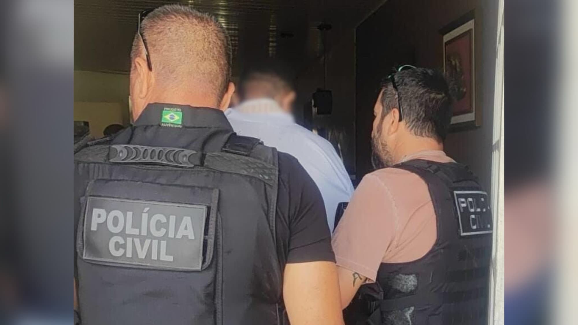 Facção usava casa como depósito de drogas e esconderijo em Laguna; polícia prende suspeito