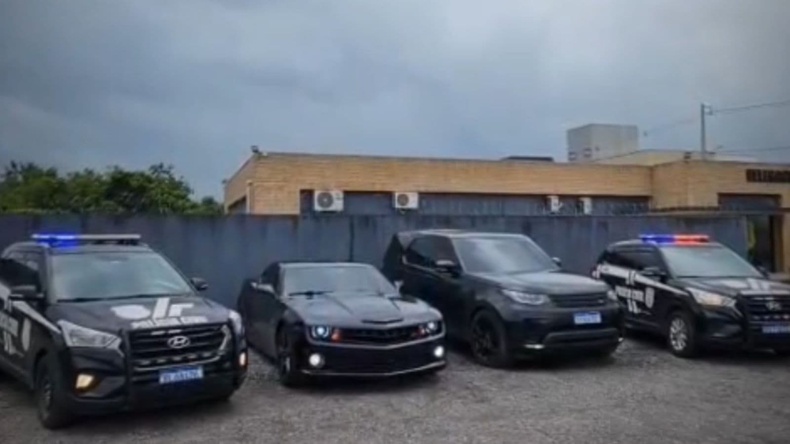 Operação policial derruba esquema criminoso de influenciador e apreende veículos de luxo em SC