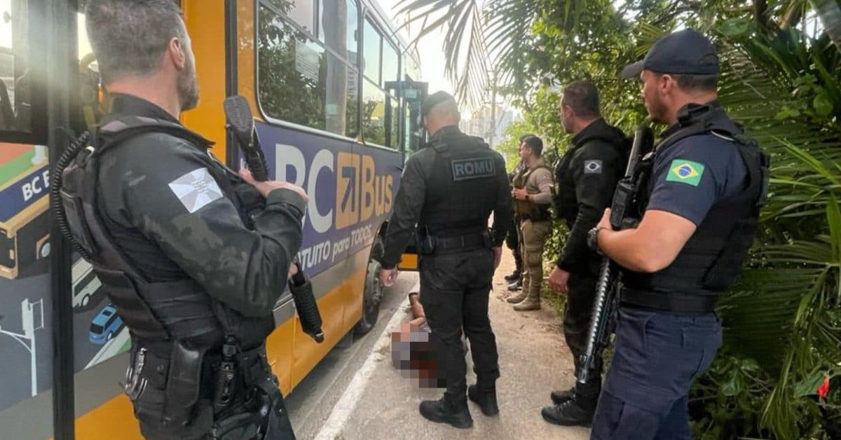 Foragido da Justiça furta ônibus em Balneário Camboriú e acaba preso após fuga