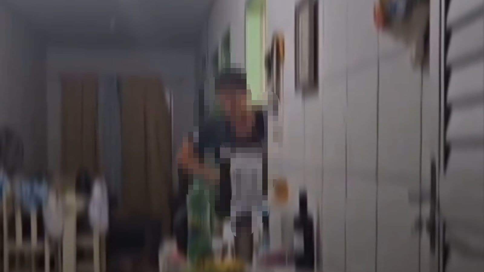 Jovem em surto tenta tirar a própria vida com faca mas é salvo por policiais em SC