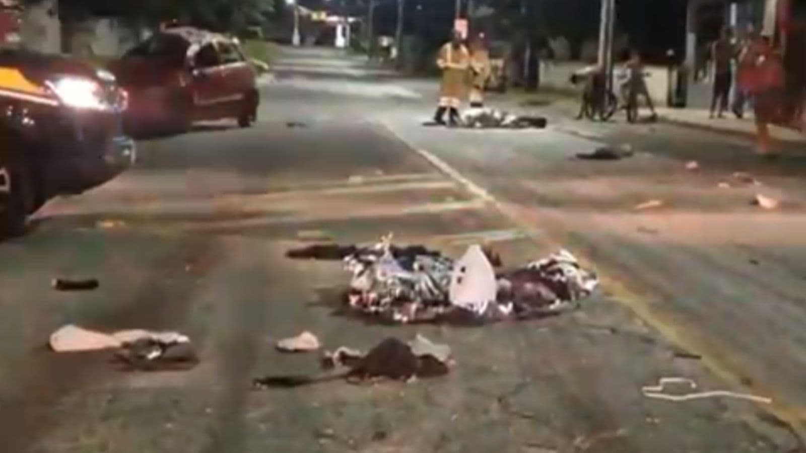 Mulher morre após carro capotar e ter perna amputada na marginal da BR-101