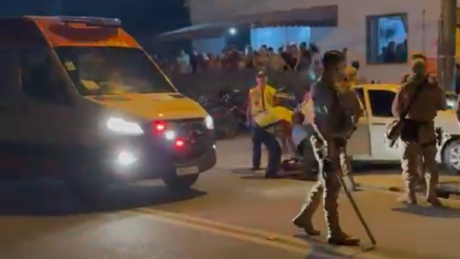 Idoso embriagado atropela duas pessoas na frente de bailão e pedestre morre no hospital em SC