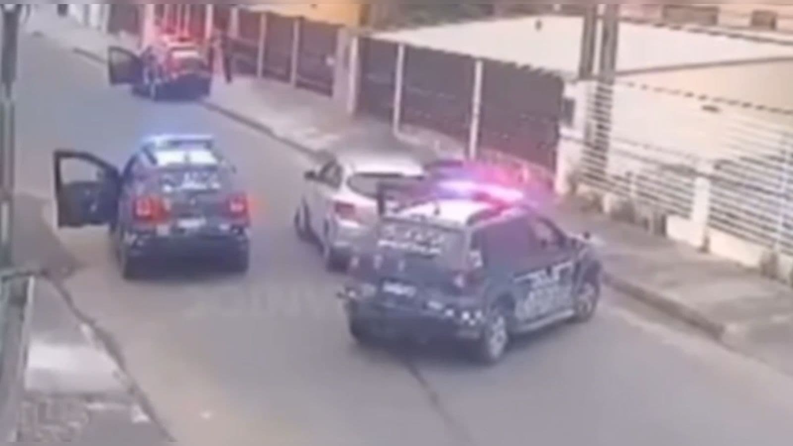 Bandidos roubam carro e protagonizam fuga cinematográfica antes de serem presos em SC