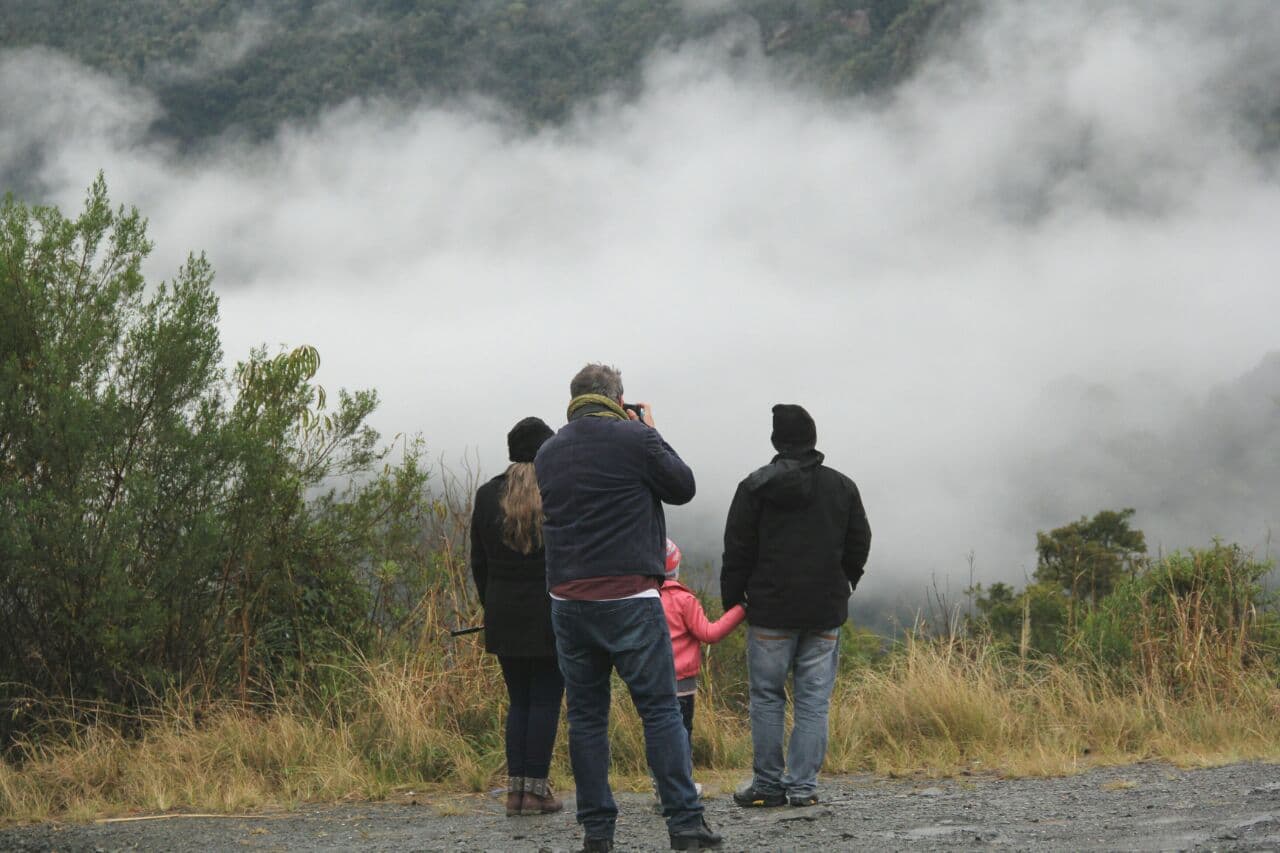 Frente fria avança sobre Santa Catarina com queda brusca nas temperaturas neste fim de semana