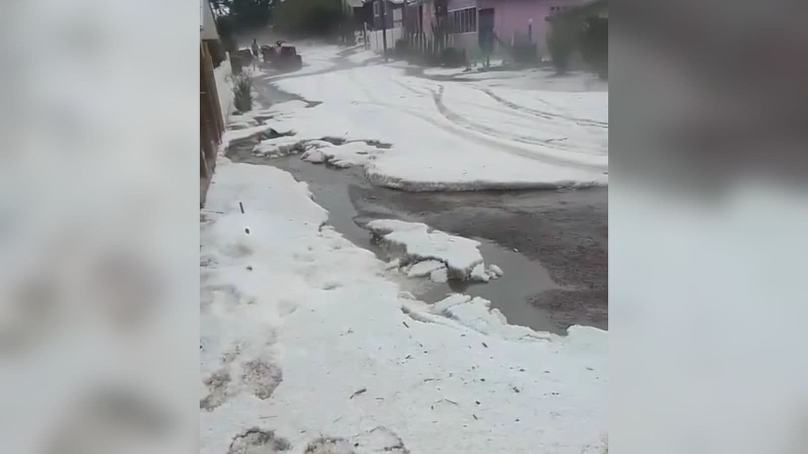 Granizo transforma ruas em “neve” na Serra catarinense