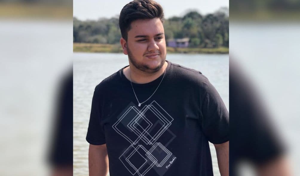 Cantor sertanejo de 23 anos morre após grave acidente na SC-451