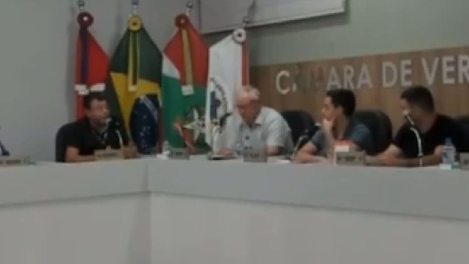 Vereador chama colega de bancada de “piá pançudo” e clima esquenta durante sessão ordinária em cidade catarinense