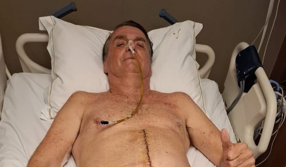 Bolsonaro completa duas semanas sem comer e segue na UTI em Brasília