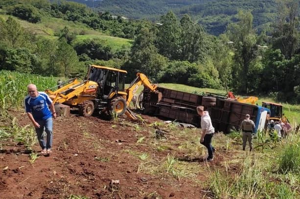 Acidente com ônibus de estudantes deixa mortos e feridos no Rio Grande do Sul
