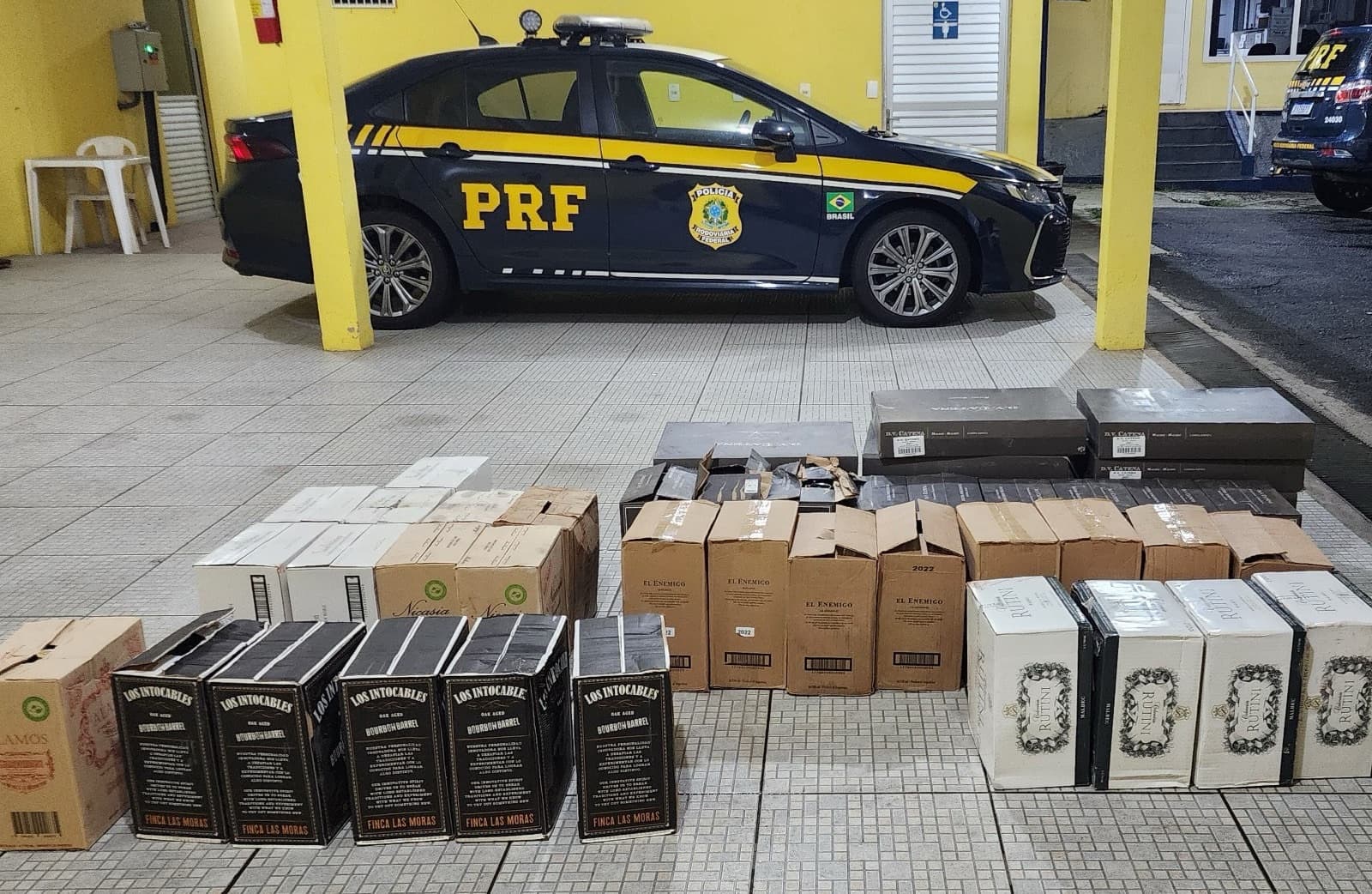 Carga de vinhos argentinos contrabandeados é descoberta na BR-101 em SC