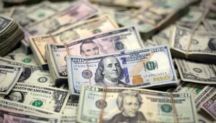 Dólar despenca e fecha no menor valor do ano: R$ 5,62