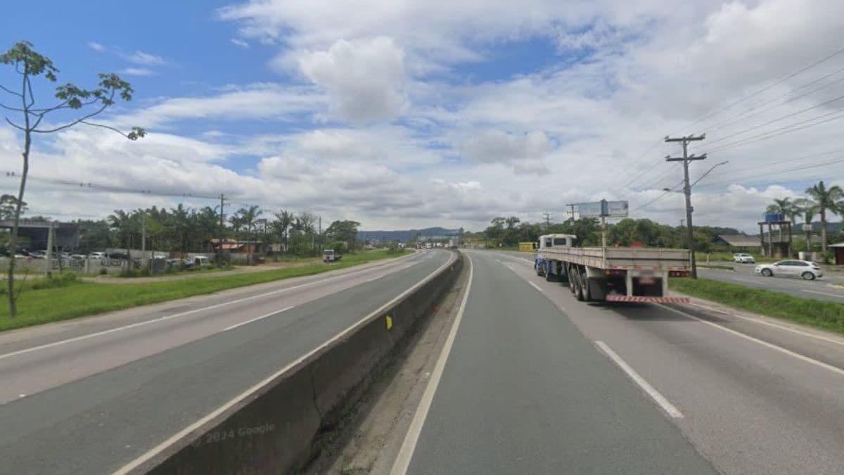 Tentava atravessar a rodovia: pedestre de 39 anos morre ao ser atingido por carro na BR-101