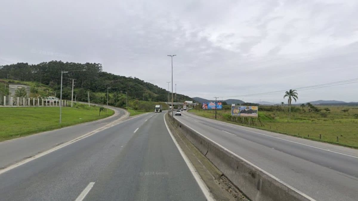 Motorista embriagado causa acidente com duas mortes na BR-101 em Penha
