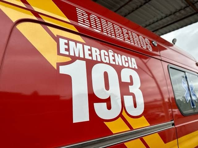 Homem cai de altura, bate a cabeça e vai parar no hospital em Tijucas